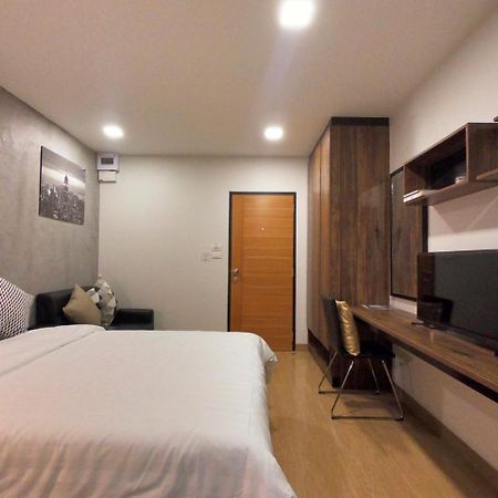 Tata House Aparthotel Bangkok Exterior photo